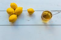 Ketombe Bikin Sebel? Atasi dengan 4 Masker Rambut dari Lemon Ini!
