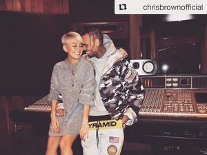 Video Mesra Chris Brown-Agnez Mo, Pacaran atau Hanya Kolaborasi?