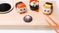 Sushi yang satu ini gemesin banget. Melihat muka Baymax yang imut ada di sana, pasti bikin sayang untuk dimakan! Foto: Instagram @bentomonsters