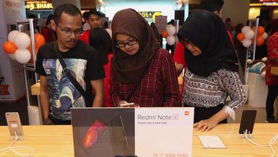 Antrean Panjang Warnai Pembukaan Mi Store di Pluit