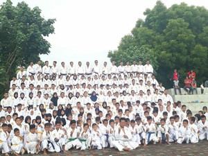 Kenang Meninggalnya 26 Atlet INKAI, 300 Karate-ka Tabur Bunga