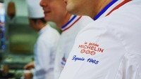 Foto ini menunjukkan pencapaian restoran Paul Bocuse. Pihaknya sudah dianugerahi bintang 3 Michelin sejak 1965. Tercatat sebagai restoran dengan bintang 3 michelin selama 5 dekade. Foto: Instagram paulbocuse_officiel