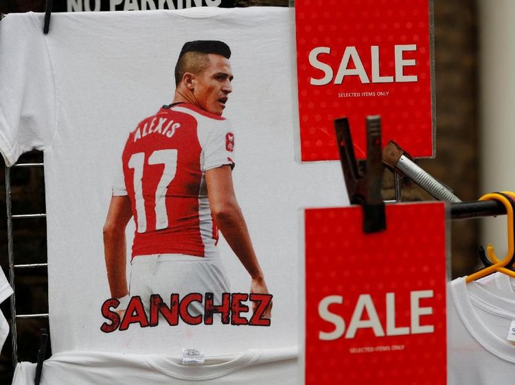 Foto: Cuci Gudang Kaus Alexis Sanchez di Arsenal