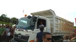 Nih Gaya Jokowi Naik Truk Jajal Tol Bakauheni