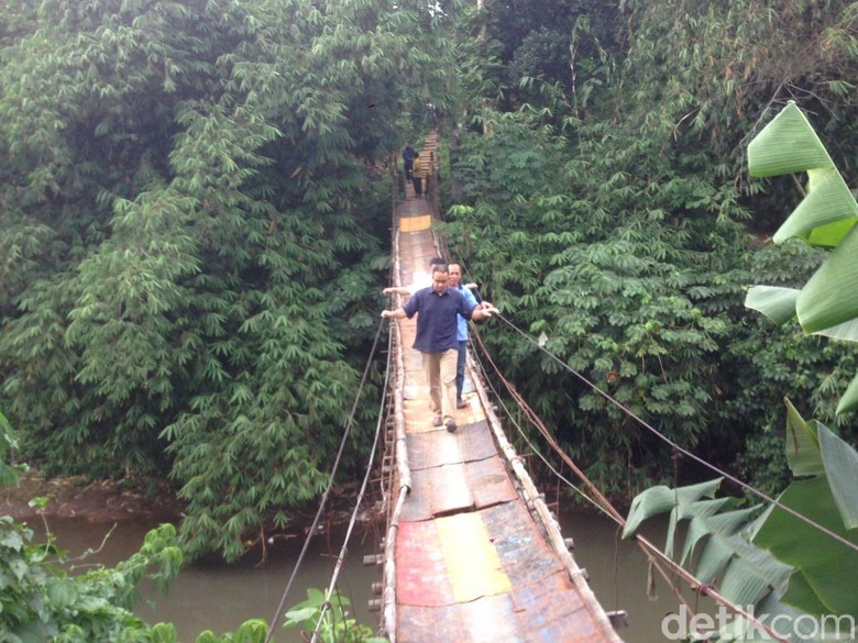 Anies Ajak Pemkot Depok Bangun Jembatan Gantung Jagakarsa Anies Ajak Pemkot Depok Bangun Jembatan Gantung Jagakarsa