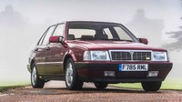 Yang lebih istimewa adalah Lancia Thema 8.32 Series 1. Memiliki kelir berwarna merah, mobil diprediksi masih dalam kondisi bagus. Foto: Istimewa.