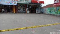 Baik Fernando dan Briptu R tidak saling mengenal saat bertemu di area parkir tersebut.