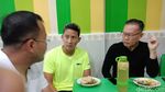 Kompaknya Sandi dan Cagub-Cawagub Sumsel Sarapan Pempek