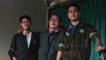 Dengan Jas Hujan, Gaya Kevin Julio Riding Temui Jokowi