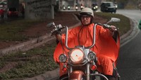 Ia menunggangi motor gedenya bersama beberapa rekannya. Foto: Instagram Kevin Julio