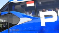 Saat meresmikan Tol Soreang Pasirkoja (Soroja) awal Desember 2017 lalu, Jokowi sempat menyusuri Tol Soroja menggunakan bus Persib. Dalam kesempatan ini, Jokowi duduk di kursi baris pertama yang berada di sisi kiri. Wisma Putra/detikcom.