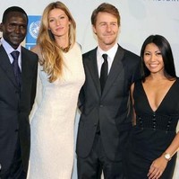 Dalam acara lainnya yang digelar oleh PBB, pelantun Snow on the Sahara ini berfoto lagi bersama Gisele dan aktor Edward Norton. (Foto: Instagram)