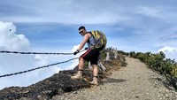 Dia mengunggah beberapa foto saat naik gunung