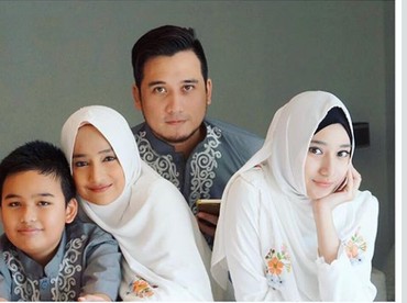 Foto Keluarga Cindy Fatikasari, si Sulung Seperti Adiknya Lho