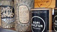 Di gerai Kopi Kultur bisa dipesan kopi seduhan espresso atau manual brew. Ada biji kopi Arabica dari Garut, Cimbang Sinabung, Gayo,Kintamani dan Toraja Sapan. Juga kopi robusta dari Buleleng dan Garut. Setiap kali kolesi kopi berganti.oto: detikfood