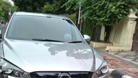 15:44 Kecelakaan Mazda B 1288 GO & Harley Davidson 2079-04 di dpn Rumah No. 21 Jl. Pakubuwono Jaksel & sdh dlm penanganan Polri, demikian tulis akun Twitter TMC Polda Metro Jaya  (Foto: Dok. Twitter TMC Polda Metro Jaya)