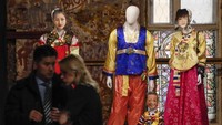 Pakaian tradisional Korut juga dipamerkan