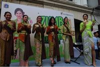 Brand ambassador Tolak Linu Mikha Tambayong meramaikan acara parade mbok jamu zaman now di CFD Mampang (Foto: detikcom)