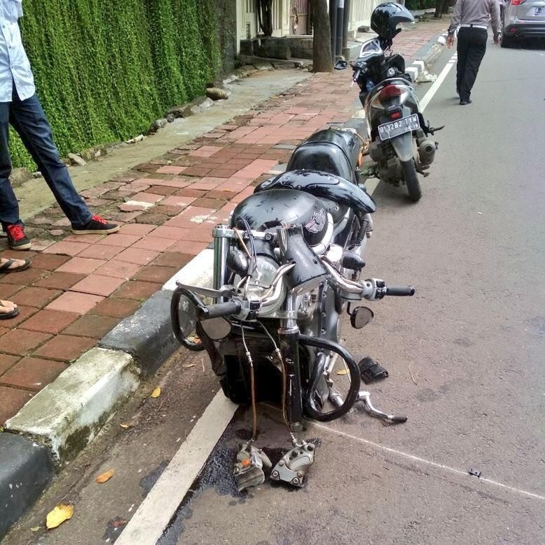 Biker Moge yang Tabrakan dengan SUV di Pakubuwono Anggota TNI Biker Moge yang Tabrakan dengan SUV di Pakubuwono Anggota TNI