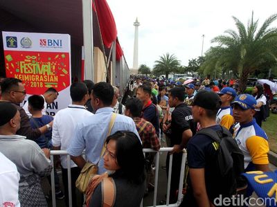 2.000 Warga Antre Bikin Paspor di Monas