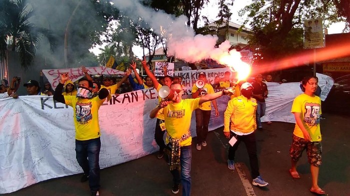 Ultras Mania Geruduk DPRD, Tuntut Kejelasan Gresik United