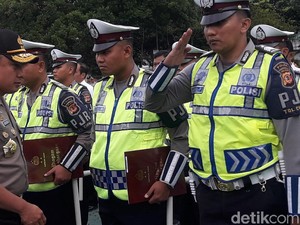 Polisi Pengejar Pencuri Truk di Indramayu Diberi Penghargaan