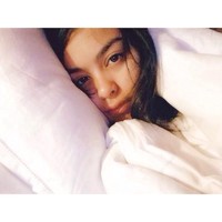 Pose bangun tidur dengan wajah polos, Eva Celia anak dari Sofia Latjuba juga masih terlihat cantik. Foto: Instagram