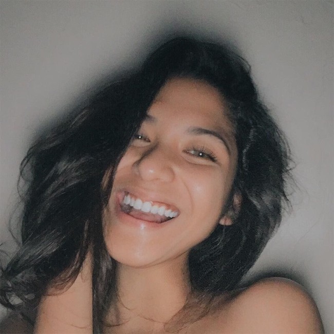 Anak Ruth Sahanaya, Nadine Emmanuella juga tak kalah cantik saat tampil biasa tanpa riasan di wajahnya. Foto: Instagram