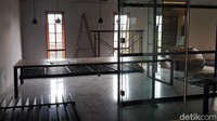 Waktu pertama ke sini, gede banget ruangannya dan sangat dingin. Buat apa, nggak pernah nerima tamu juga di ruangan, kata Sandiaga saat berbincang dengan wartawan, Senin (22/1/2018).