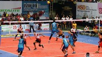 Laga seru kemudian tersaji antara Surabaya Bhayangkara Samator dan Palembang Bank Sumselbabel. Surabaya Bhayangkara Samator akhirnya menang 3-2 atas lawannya itu.