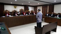 Penyuap panitera pengganti PN Jakarta Selatan, Tarmizi tersebut divonis 2 tahun 6 bulan penjara.