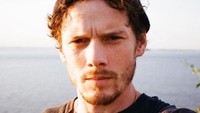 Selfie terakhir Anton Yelchin yang diunggah di instagramnya sebelum kecelakaan mobil yang dialaminya. Ia meninggal di usia 27 tahun. (Dok. Instagram/antonyelchinphoto)