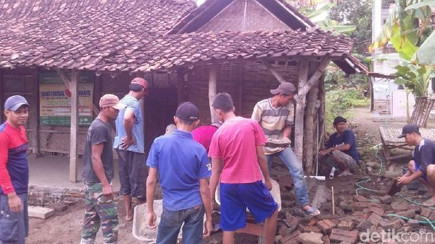 Rumah mbah di Ponorogo diperbaiki/