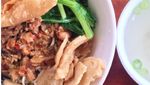 Awali Hari Senin dengan Sarapan Mie Ayam Komplet yang Hangat Gurih Ini