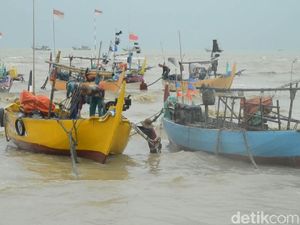 Perahu Dihantam Ombak, Dua Nelayan Rembang Hilang