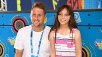 Petenis Amerika Serikat, Tennys Sandgren, jumpa fans dengan anak-anak di area autograph island pada hari ketujuh Australia Terbuka.(Vince Caligiuri/Getty Images)