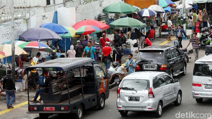 Merawat Sektor Informal