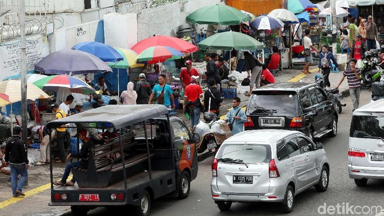 Merawat Sektor Informal Merawat Sektor Informal