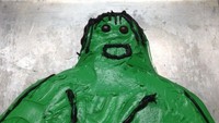 Waduh! Mau bikin cake berbentuk Hulk kenapa jadinya begini?  Foto: Istimewa