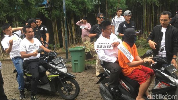  Polres Jakbar Rekonstruksi Kasus Perampokan dan Penyekapan Bayi