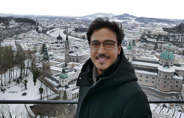 Artis Tampan Indonesia Berwajah Blasteran Hamish Daud