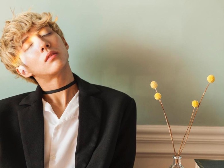 HOLLAND, Idol Korea Pertama yang Mengaku Gay Debut Lewat Neverland HOLLAND, Idol Korea Pertama yang Mengaku Gay Debut Lewat Neverland