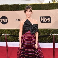 Aktris Jackie Tohn terlihat seperti pita berjalan. (Foto: Getty Images)