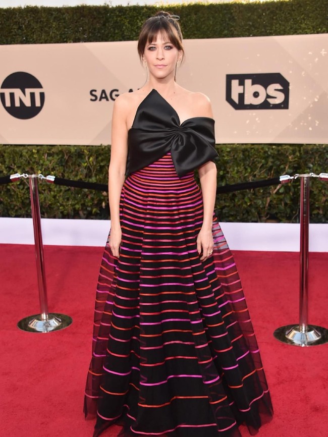 Aktris Jackie Tohn terlihat seperti pita berjalan. (Foto: Getty Images)