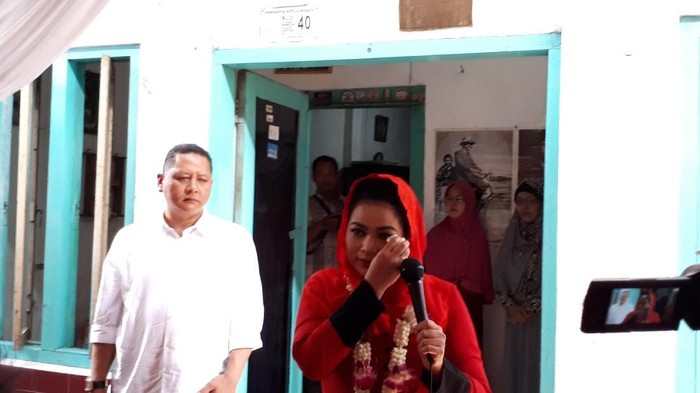 Kunjungi Rumah Kelahiran Soekarno, Puti Menangis