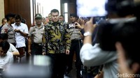Dalam dakwaan, jaksa KPK menyebut seorang pengusaha bernama Yusnan Solihin beberapa kali bertemu dengan terdakwa kasus korupsi e-KTP Andi Agustinus alias Andi Narogong. Yusnan disebut ingin adanya perusahaan gabungan untuk menentukan harga barang dalam proyek e-KTP.