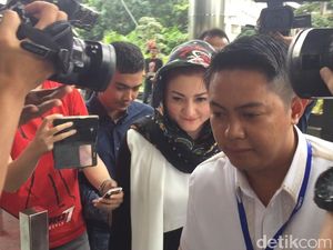 Tiba di KPK, Istri Setya Novanto Hanya Diam