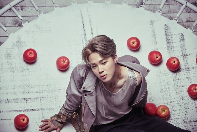 Jimin pernah merasa insecure dengan tubuhnya yang sempat gemuk. Saat awal debut BTS, ia menjalani diet ekstrem, di mana ada hari-hari tertentu dia menghindari makan dan hanya minum air. Akibatnya, Jimin pingsan karena kekurangan nutrisi. Foto: istimewa