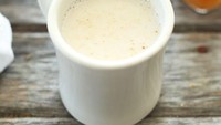 Dipadu dengan susu jadilah ginger latte. Bisa memakai jahe bubuk atau jahe parut yang dicampur dengan susu. Kocok hingga berbuih dan nikmati hangat.Foto: Istimewa