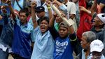Ratusan Sopir Angkot Demo di Balai Kota